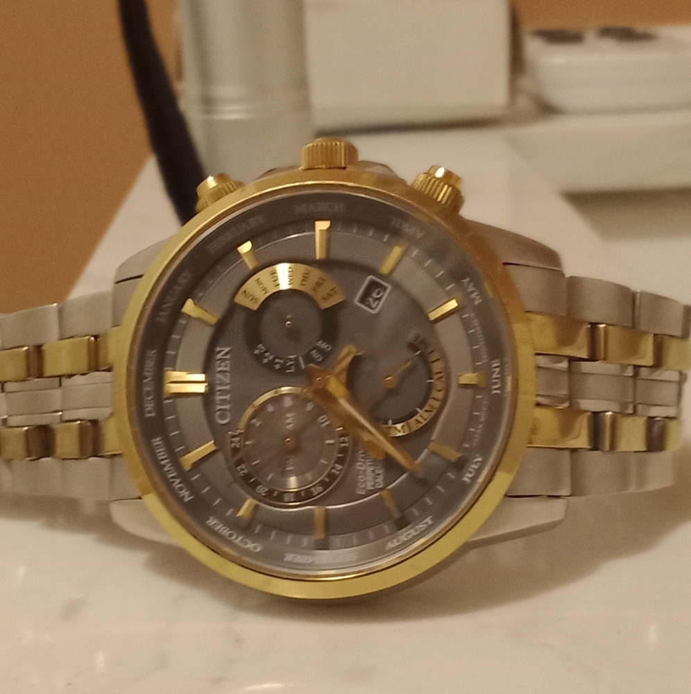 Silver and gold Citizen eco drive e870 . Works perfect